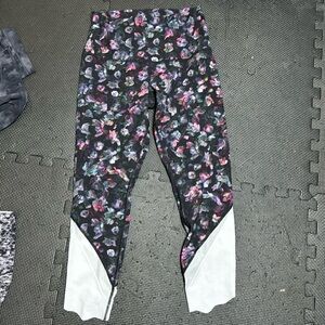 Wunder Under Scalloped Hem High-Rise Crop 23" *Luxtreme